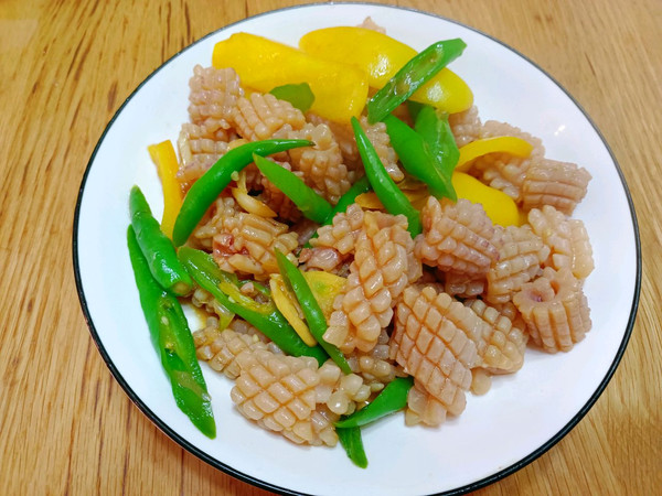 魷魚怎麼燒好吃(7步教你做出美味雙椒燒魷魚)