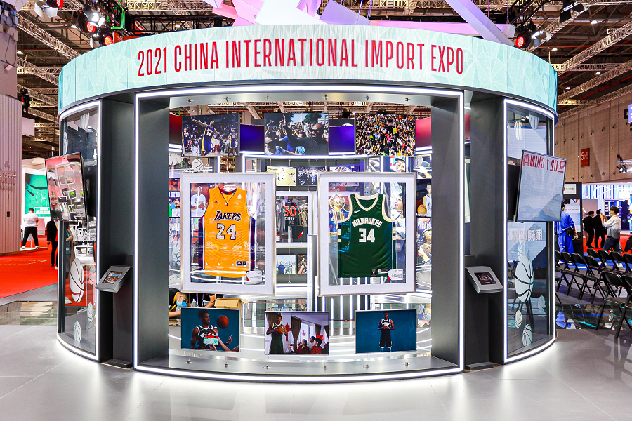 NBAstore(进博会首日，NBA展台展示篮球非凡魅力)