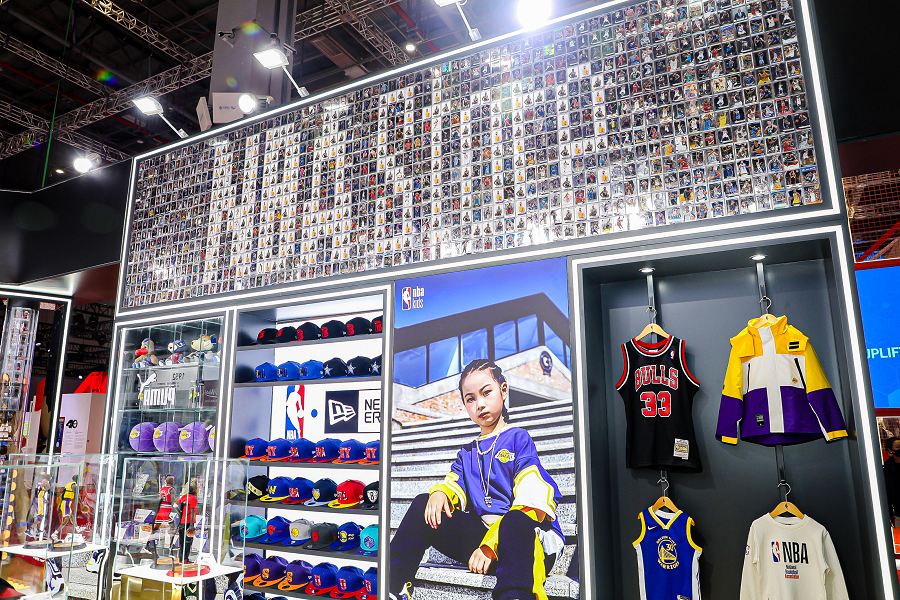 NBAstore(进博会首日，NBA展台展示篮球非凡魅力)