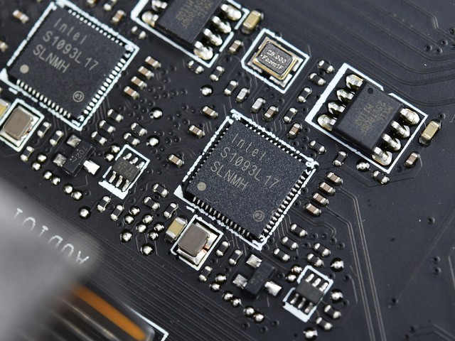 微星MEG Z690 UNIFY暗影板评测 无灯高性能主板