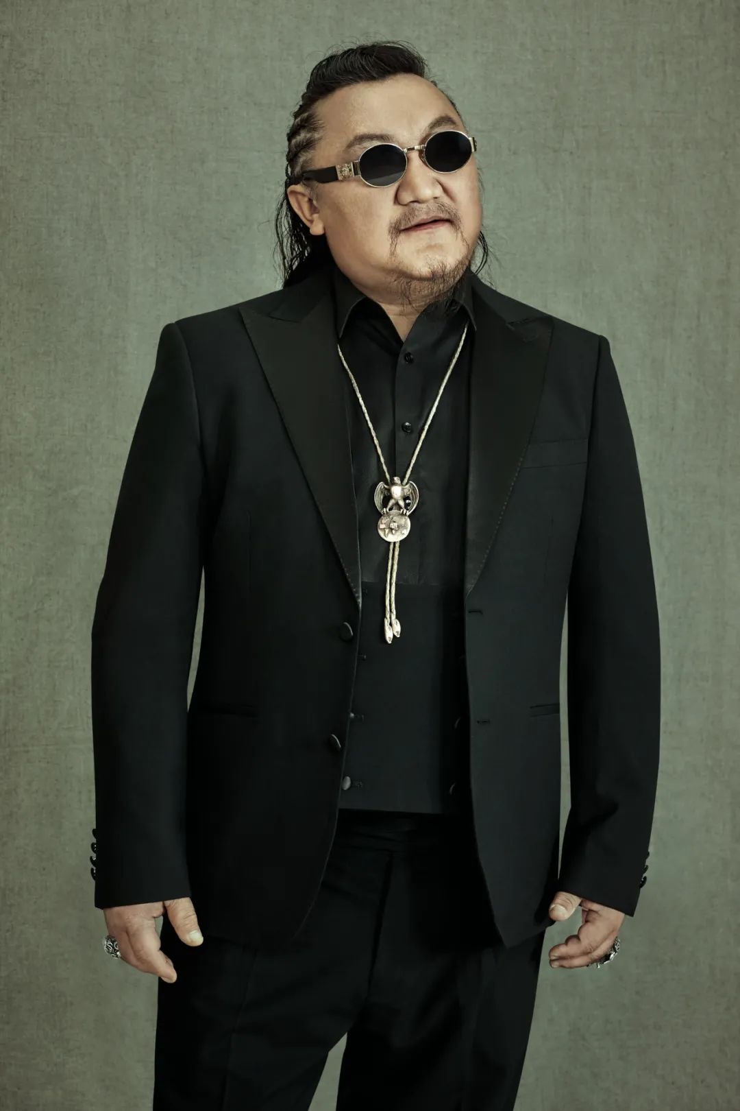 永远驰骋在前方卫艾伦 吉他/三弦杭盖乐队最具特色的乐手巴图巴根