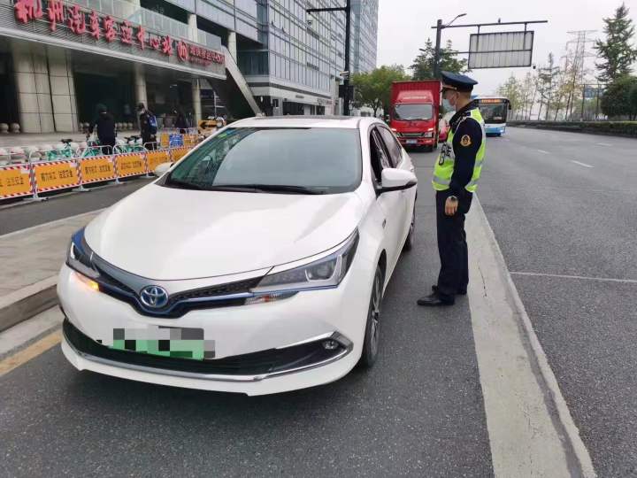 杭州：打车请戴口罩，司机劝导或提供备用还不戴，他可以不做这脚生意，否则他要被追责