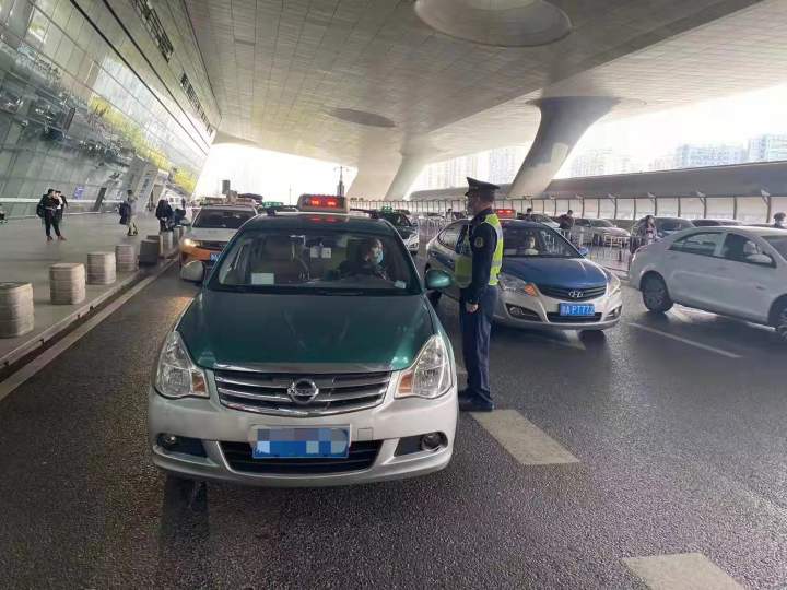 杭州：打车请戴口罩，司机劝导或提供备用还不戴，他可以不做这脚生意，否则他要被追责
