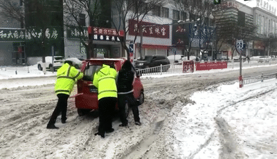 河北2地中小学、幼儿园明日停课，大雪+暴雪+大暴雪，局地降幅超20℃