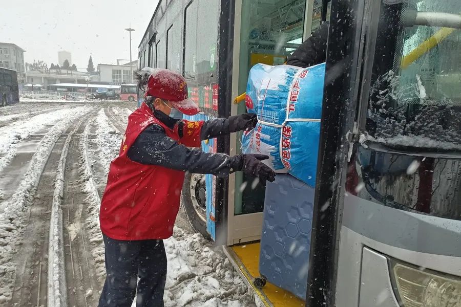 河北2地中小学、幼儿园明日停课，大雪+暴雪+大暴雪，局地降幅超20℃
