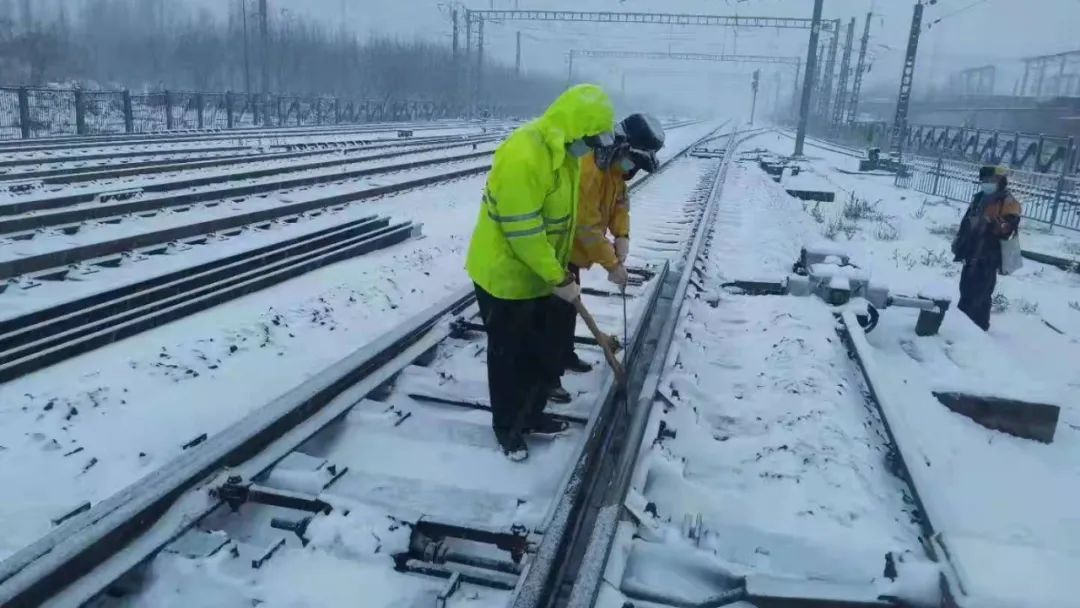 河北2地中小学、幼儿园明日停课，大雪+暴雪+大暴雪，局地降幅超20℃