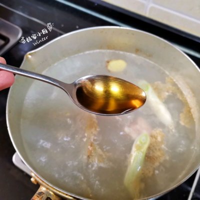 玉米蓮藕排骨湯,玉米蓮藕排骨湯的做法