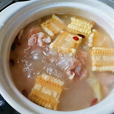 玉米蓮藕排骨湯,玉米蓮藕排骨湯的做法