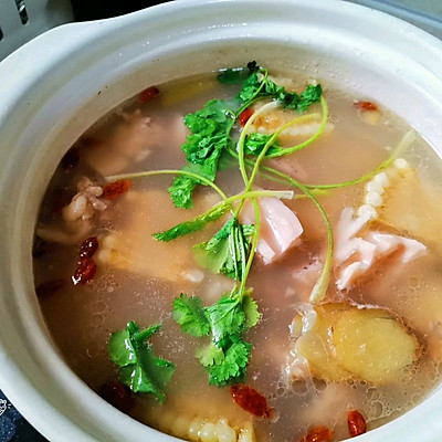 玉米蓮藕排骨湯,玉米蓮藕排骨湯的做法