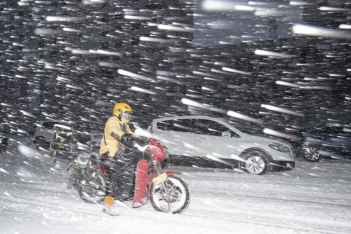 暴雪席卷东北和内蒙，专家分析成因，市民：“希望有更多铲雪车”