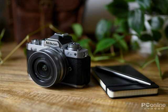 多彩复古微单尼康Z fc：年轻人旅拍的首选相机