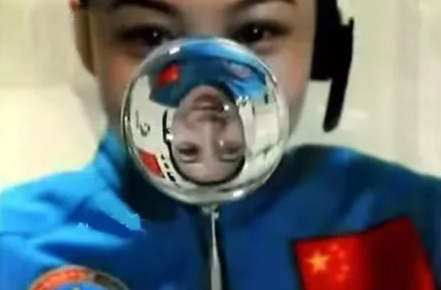 第一位在太空行走的女宇航员