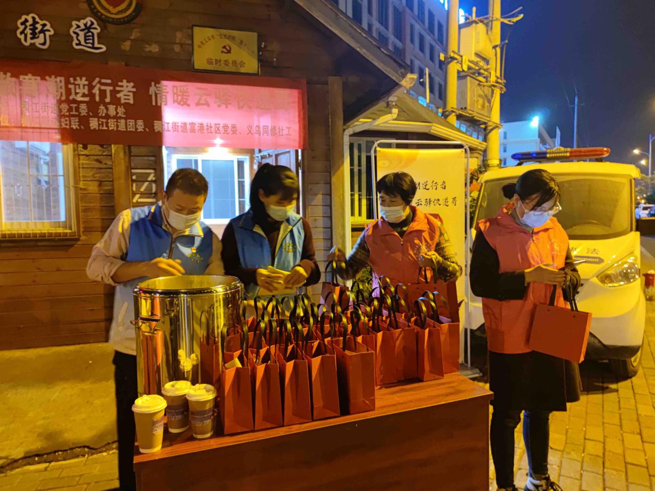 “双十一”临近，义乌稠江这些快递员们收到了一份特别的“礼物”