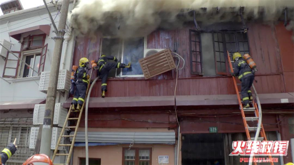 纪录片《火线救援》：在上海生活很幸运。因为有他们。