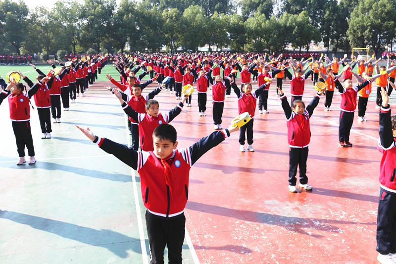 鄢家河小学“红领巾小健将”运动会嗨翻天