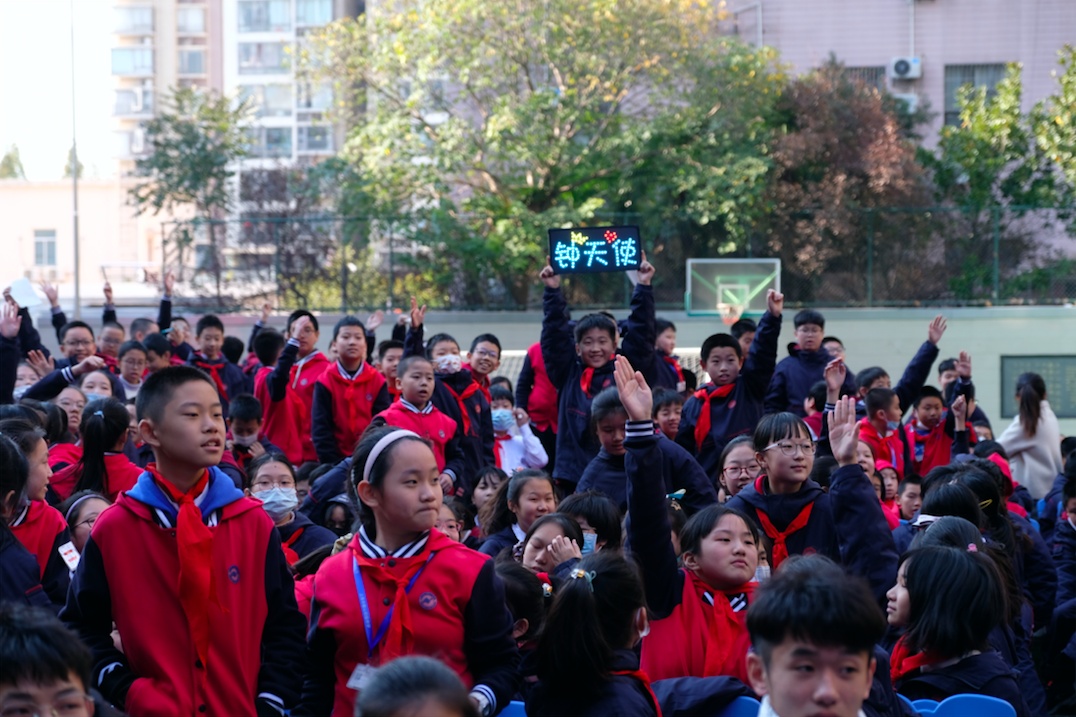 上海奥运会基地学校有哪些(奥运冠军、全运冠军走进杨浦这所学校，传输榜样力量)