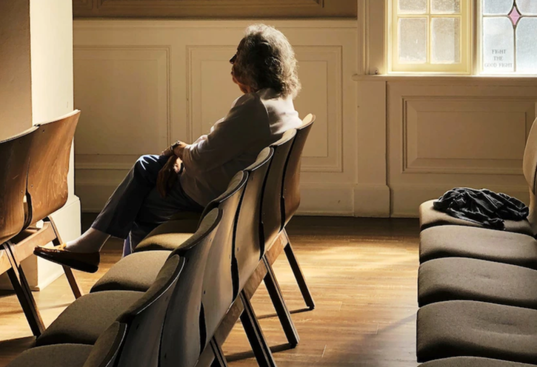 “让我按摩你的乳房来治愈你！”他声称这样能治愈妇科病