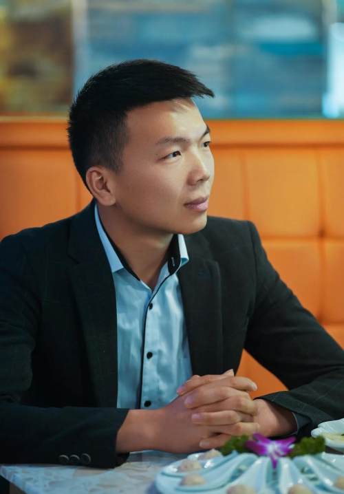 凡人故事｜创业十年，从小批发到大餐饮，生活的不易让他更懂得爱家爱国