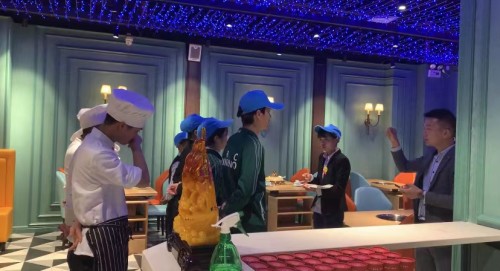 凡人故事｜创业十年，从小批发到大餐饮，生活的不易让他更懂得爱家爱国