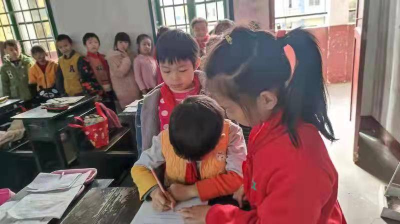 桃源縣泥窩潭鄉(xiāng)燕巖小學:誠信進校園(圖1) 桃源縣泥窩潭鄉(xiāng)燕巖小學:誠信進校園(圖1)