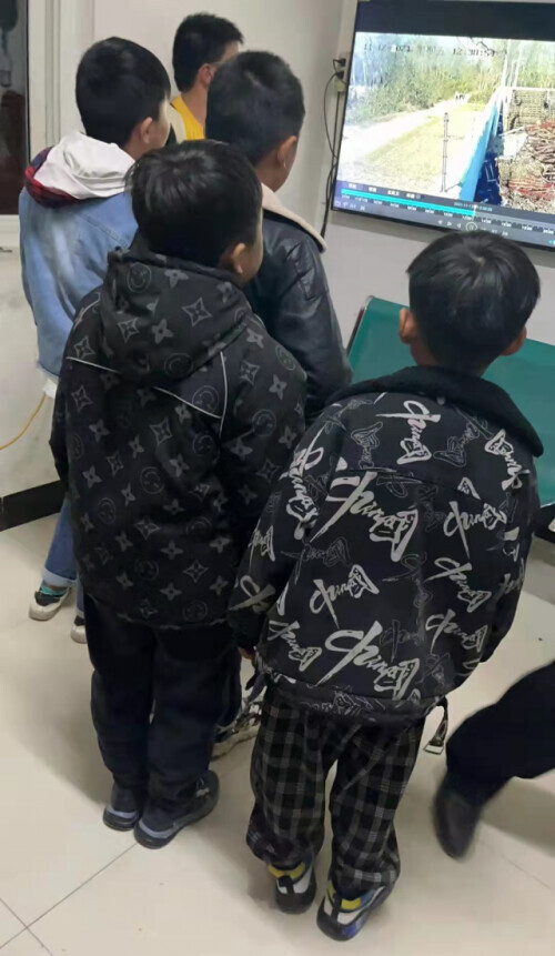 “熊孩子”破坏摄像头后，收到一份特殊“礼物”