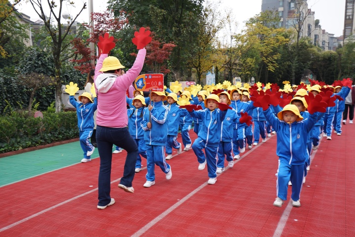 麒麟区南苑小学举行第九届冬季田径运动会(图6)