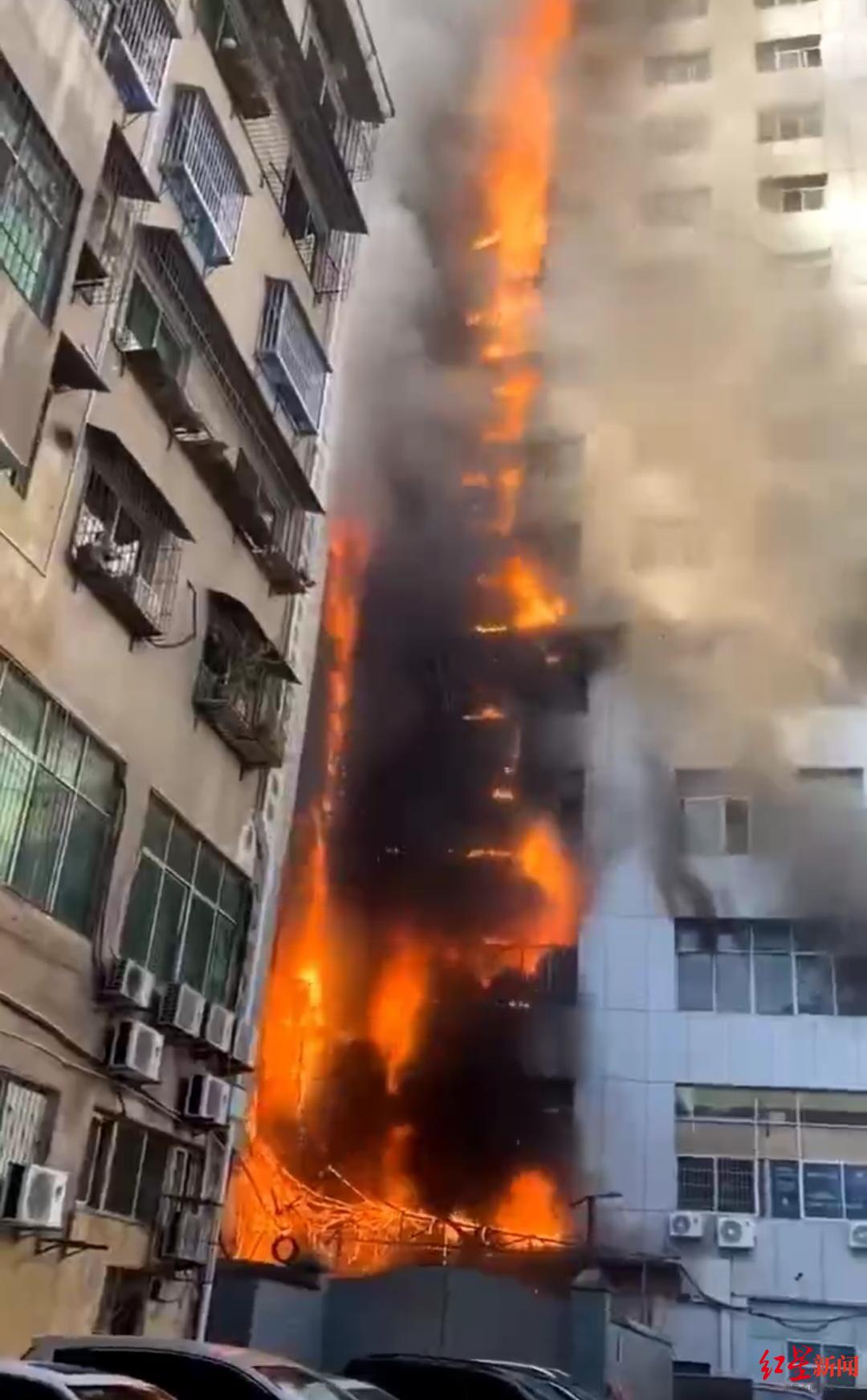 “西昌一商業大樓發生火災”后續：建筑正在升級裝修，疑為電路故障起火