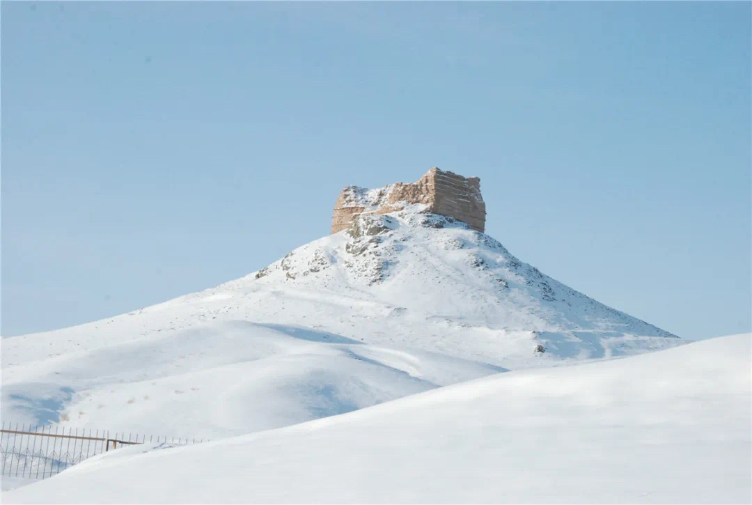 雪落敦煌 沙雪交融 那只属于冬日沙漠的诗情画意