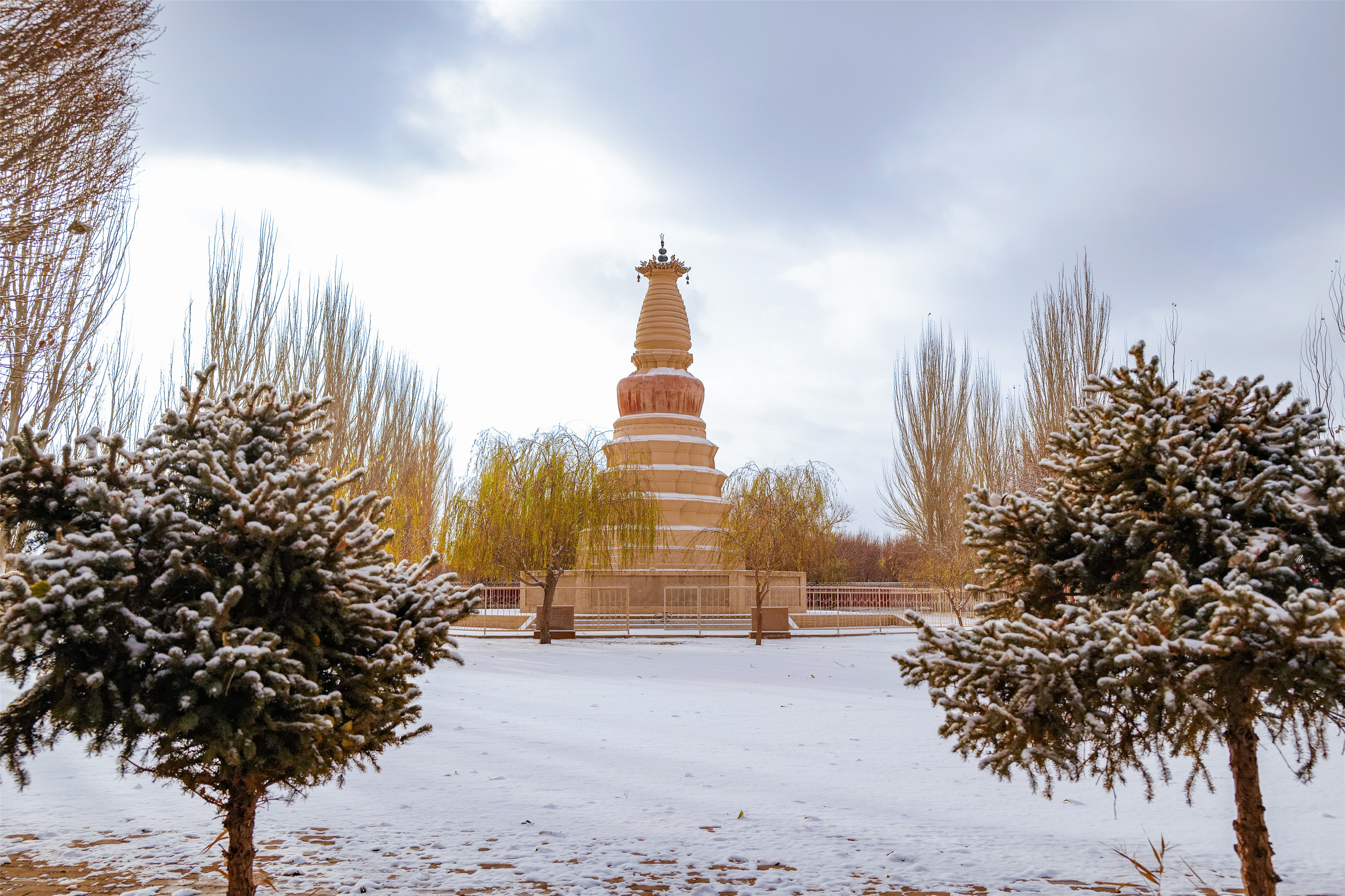 雪落敦煌 沙雪交融 那只属于冬日沙漠的诗情画意