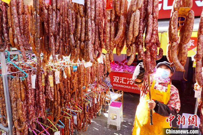 僅7元一斤！豬肉價(jià)格腰斬！養(yǎng)豬人虧錢都搶著賣豬
