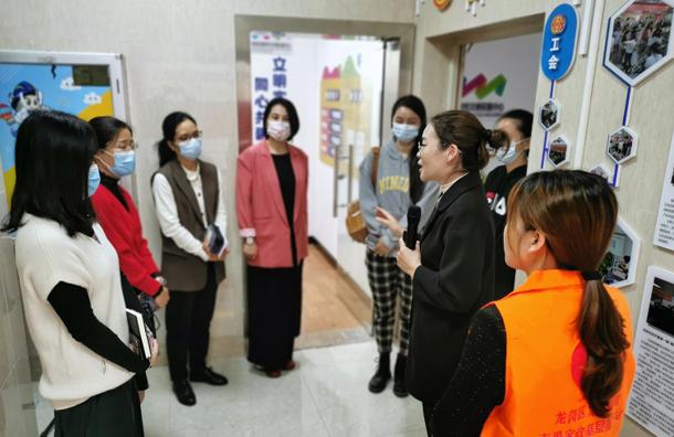 家门口有了“家政便利店”龙城街道首个南粤家政基层服务站揭牌