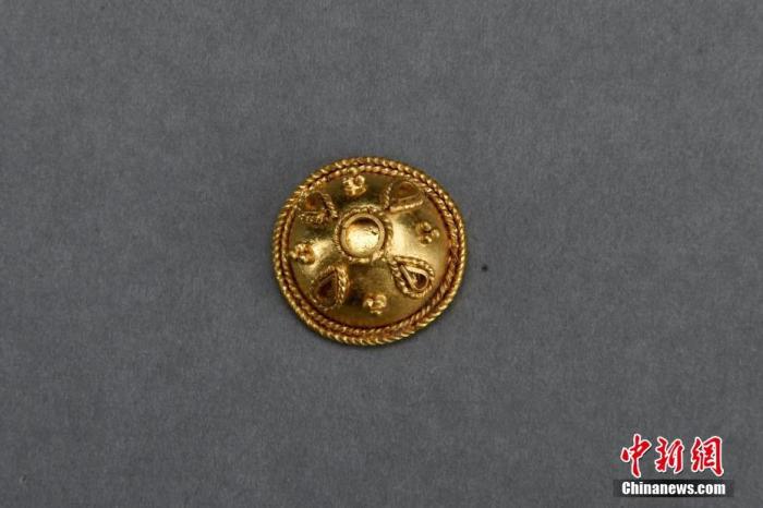 陕西战国秦墓发现金饰品 见证中西文化交流