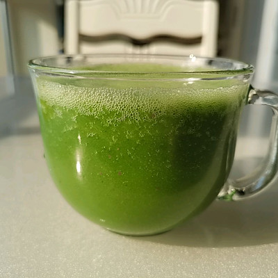 榨汁机可以榨菠菜汁吗（好吃不贵的果蔬汁做法超级入味）