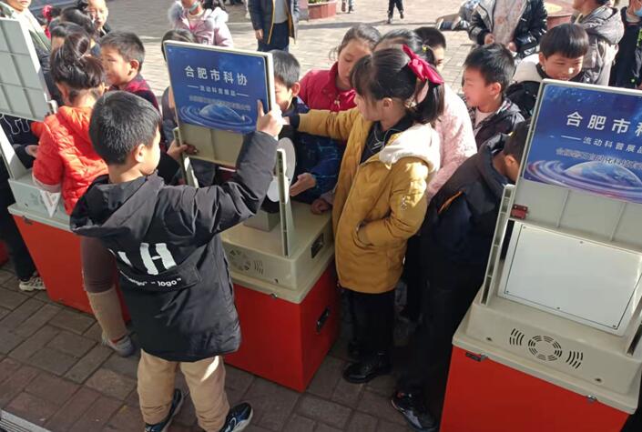 廬江縣希望小學:合肥市流動科技展(圖1) 廬江縣希望小學:合肥市流動科技展(圖1)