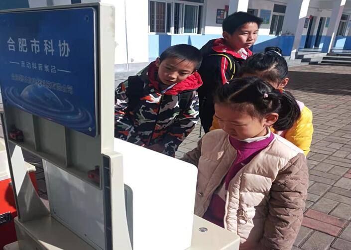 廬江縣希望小學:合肥市流動科技展(圖3) 廬江縣希望小學:合肥市流動科技展(圖3)