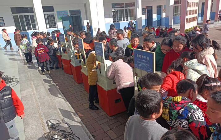 廬江縣希望小學:合肥市流動科技展(圖4) 廬江縣希望小學:合肥市流動科技展(圖4)