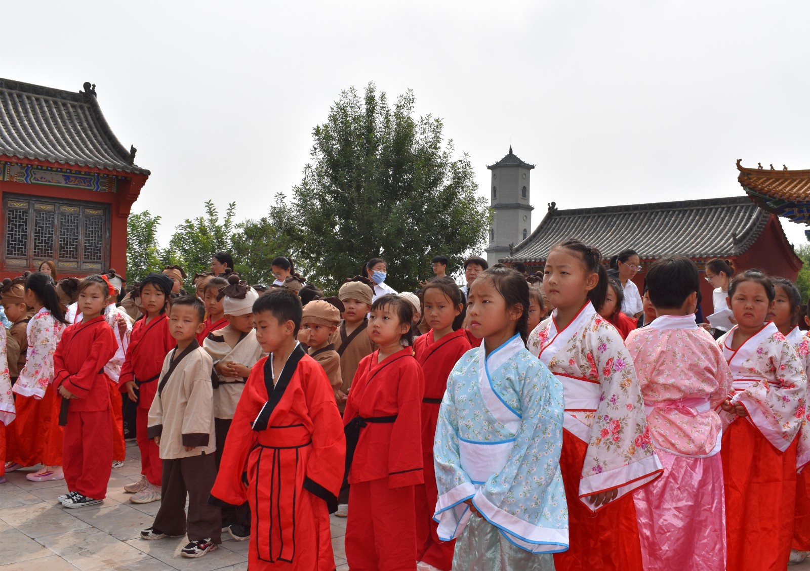 沾化区古城镇文峰小学：学童“开笔启蒙”(图2)