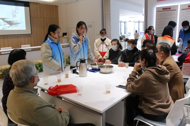 浙工大学子带药膳文化进社区，居民零距离感受中医药的魅力