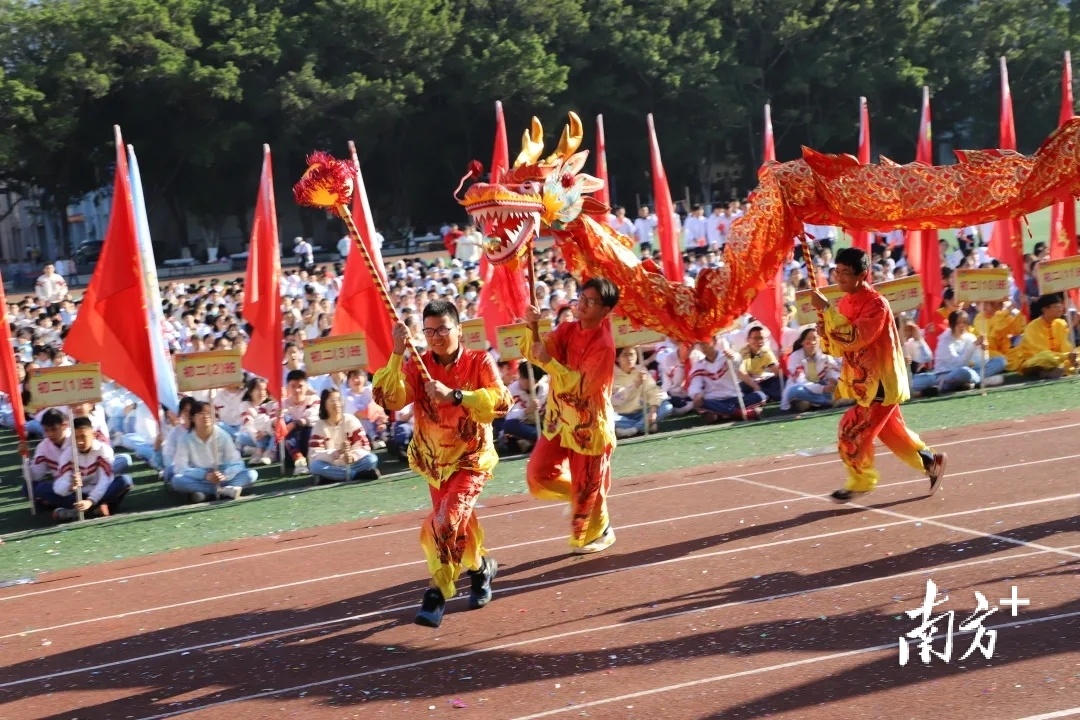 大朗中学第32届科技文体艺术运动会开幕(图3)