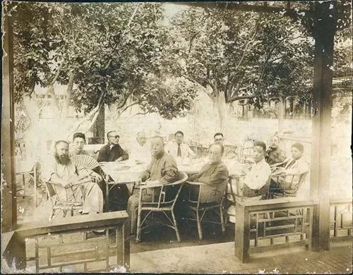 为何张大千无论走到哪里，都吃得开？