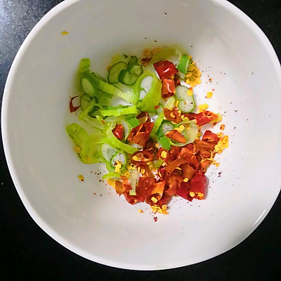 水煮肉片怎么做(七步教你做巨下饭的水煮肉片)