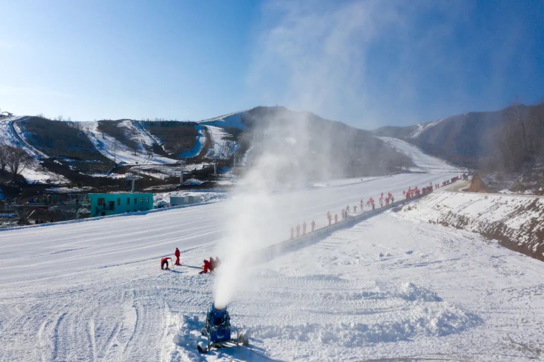 造雪机已经开启，六盘山欢乐冰雪季即将开启！