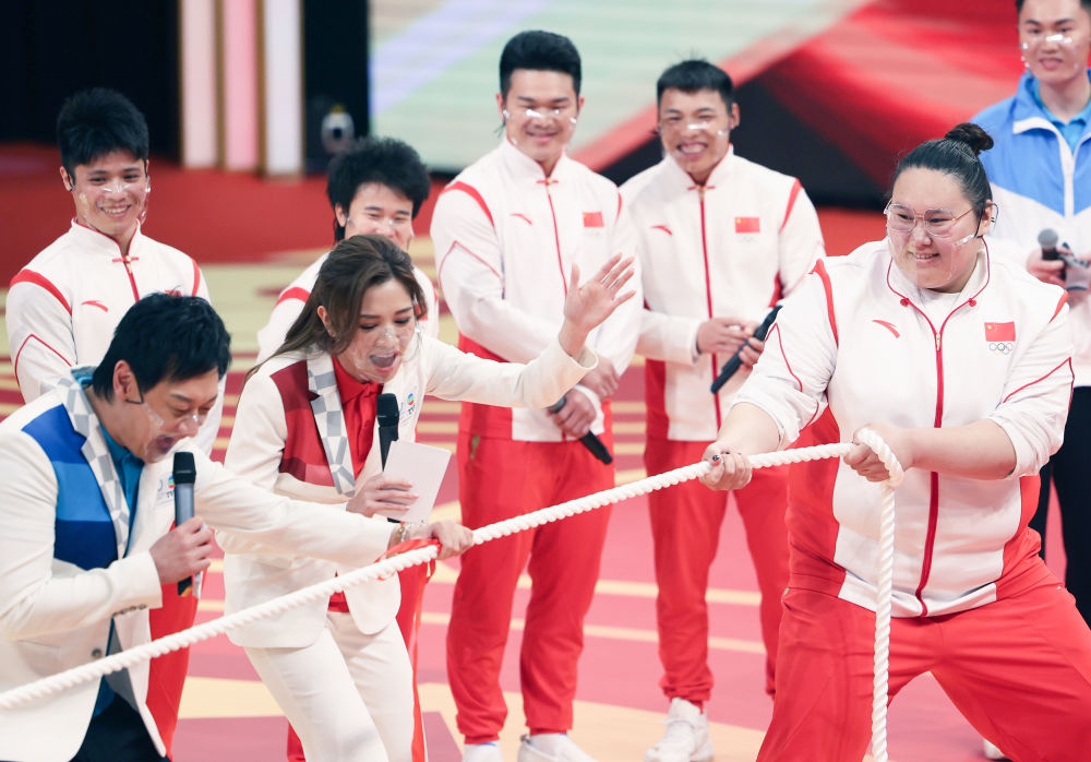 马龙许昕为香港市民表演乒乓绝技(技艺精湛，人气爆棚——“奥运健儿大汇演”激励香港观众)