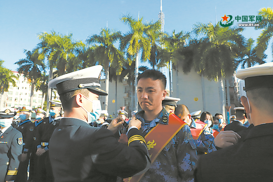 比赛结束我都捡起带走了(退伍季｜再见老兵！军营最后一天：拥抱·泪别·转身)