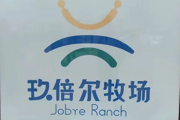 330萬(wàn)頭用機(jī)器人擠奶的奶牛，每天過(guò)的滋潤(rùn)么？養(yǎng)牛人呢？