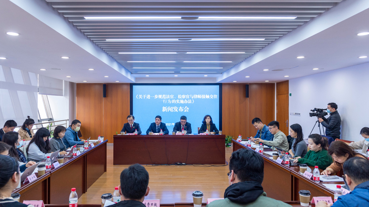 给律师送什么礼物（法官）