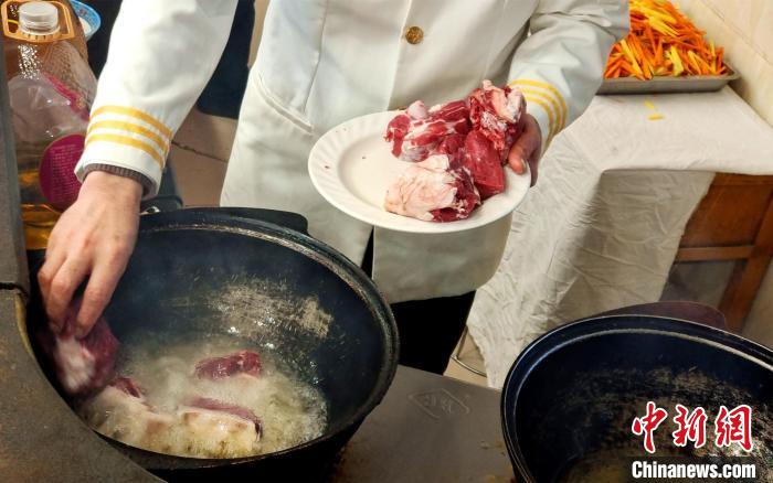企图新疆烹饪大师抓饭的做法