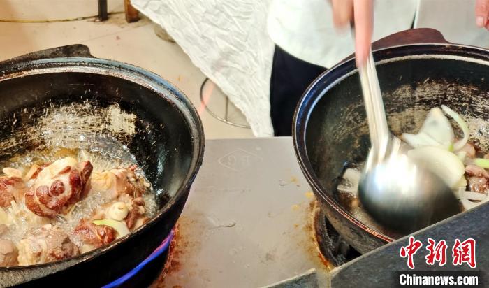 企图新疆烹饪大师抓饭的做法