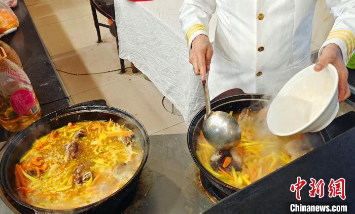 企图新疆烹饪大师抓饭的做法
