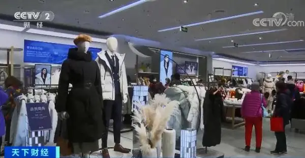 羽绒服轮番涨价！中高端产品还卖得更火了？！断货断码，咋回事？